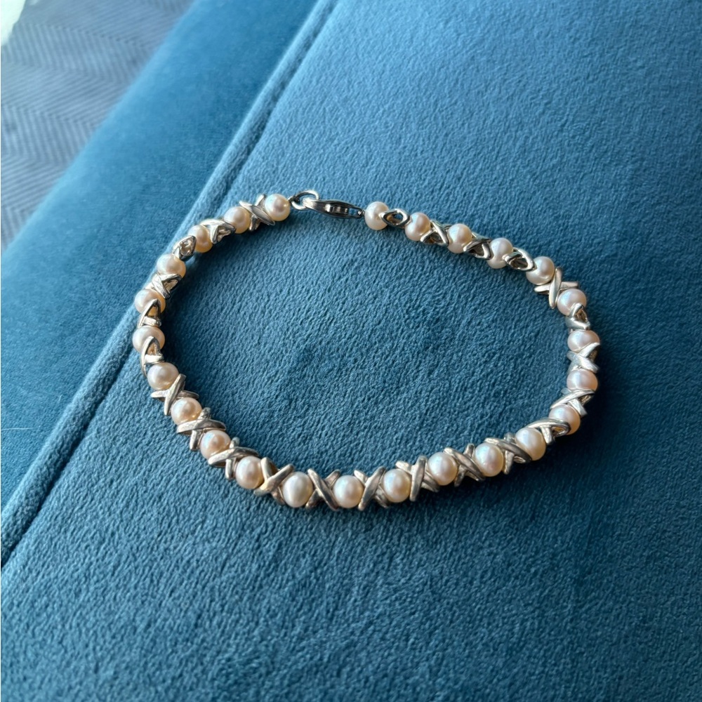 Classic Pearl and Sterling Silver Xo Link Bracelet - Cream Pearls